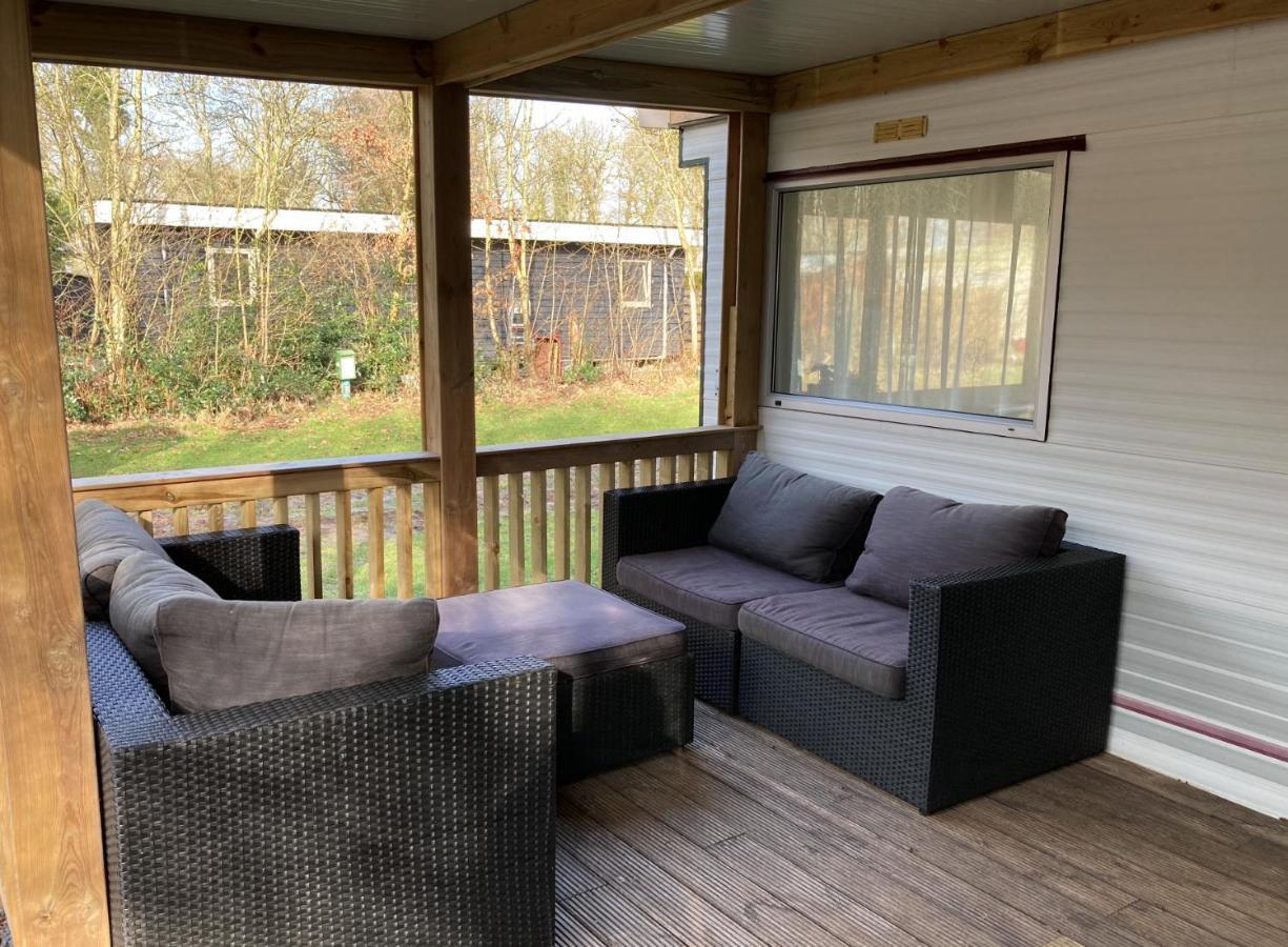 Chalet 'T Rijsterbos Op Camping Met Zwembad!别墅 外观 照片