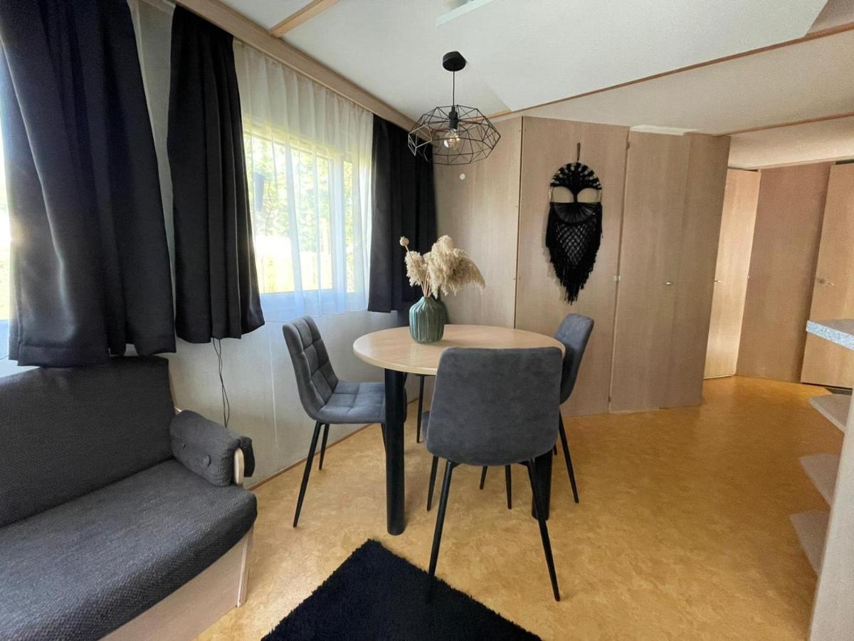 Chalet 'T Rijsterbos Op Camping Met Zwembad!别墅 外观 照片